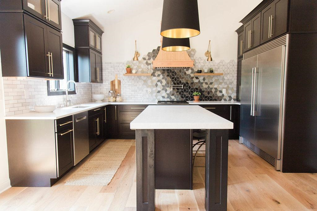 Kitchen featuring Urbanfloor Chêne Lambrusco, Engineered Hardwood Flooring, 
