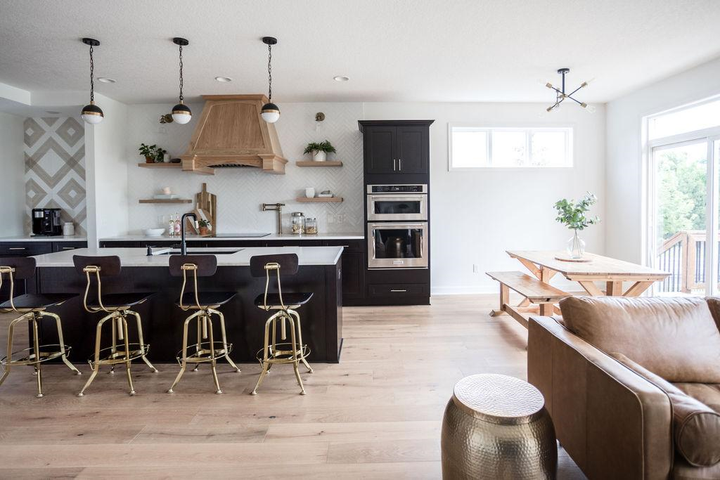 Kitchen featuring Urbanfloor Chêne Lambrusco, Engineered Hardwood Flooring, 